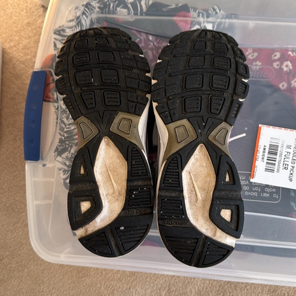 Nike Gray and pink Sneakers - Picture 9 of 10